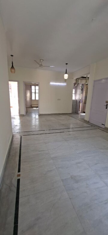 Room in 3 BHK Builder Floor at SS Mayfield Gardens, Sector 51 – for Rent