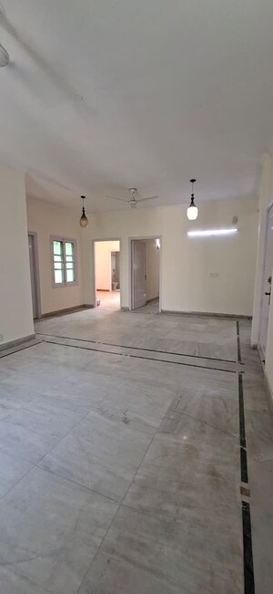 Room in 3 BHK Builder Floor at SS Mayfield Gardens, Sector 51 – for Rent