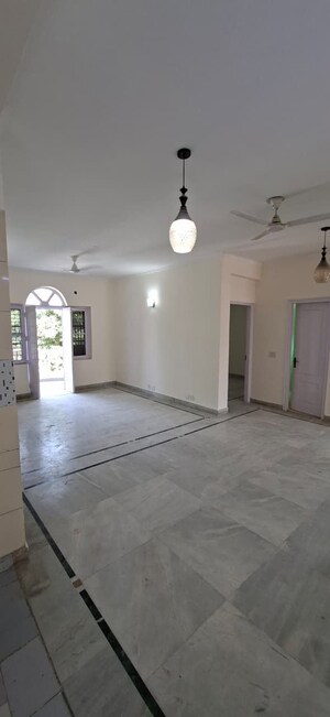 Room in 3 BHK Builder Floor at SS Mayfield Gardens, Sector 51 – for Rent
