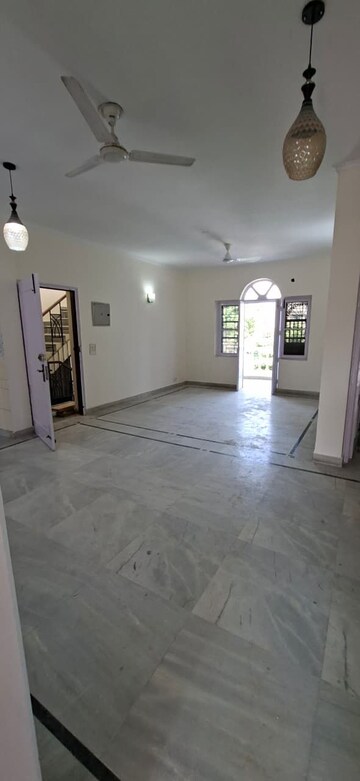 Room in 3 BHK Builder Floor at SS Mayfield Gardens, Sector 51 – for Rent