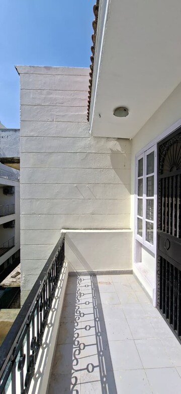 Balcony in 3 BHK Builder Floor at SS Mayfield Gardens, Sector 51 – for Rent