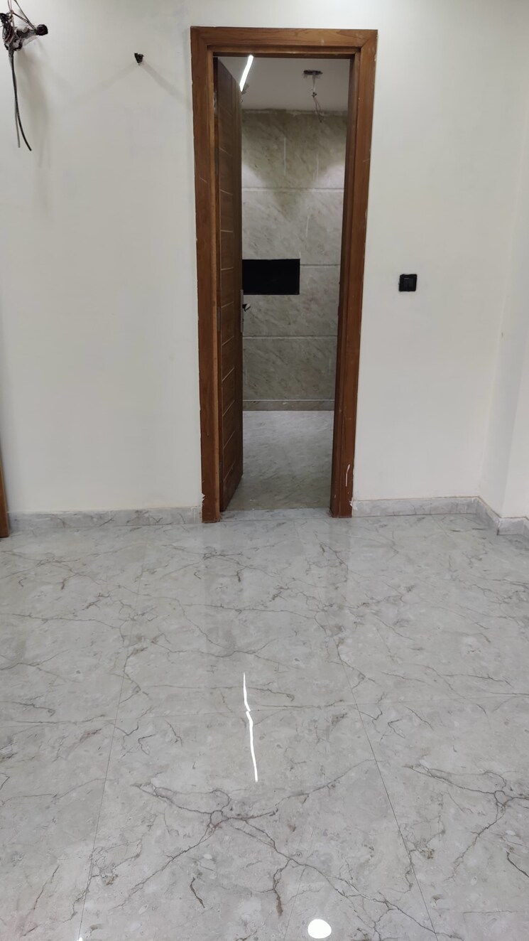 Room, green fields colony 2 Bedroom 1000 Sq.Ft. Builder Floor In Green Fields Colony Faridabad 9301086