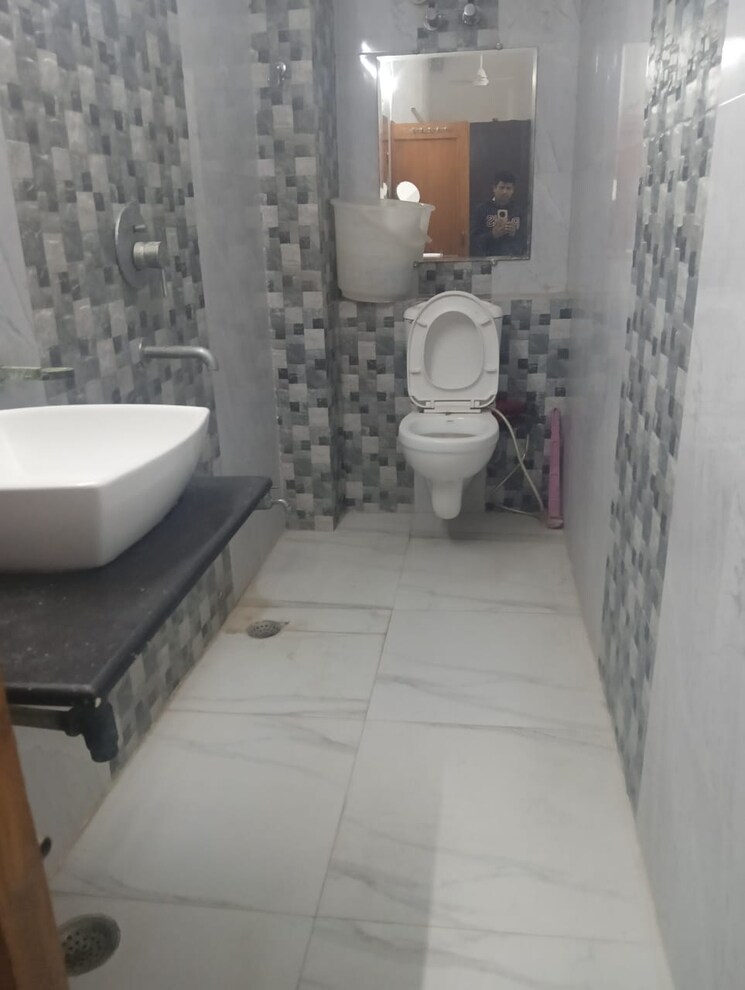 Bathroom, sector 56 3.5 Bedroom 300 Sq.Mt. Independent House In Sector 56 Noida 9301101