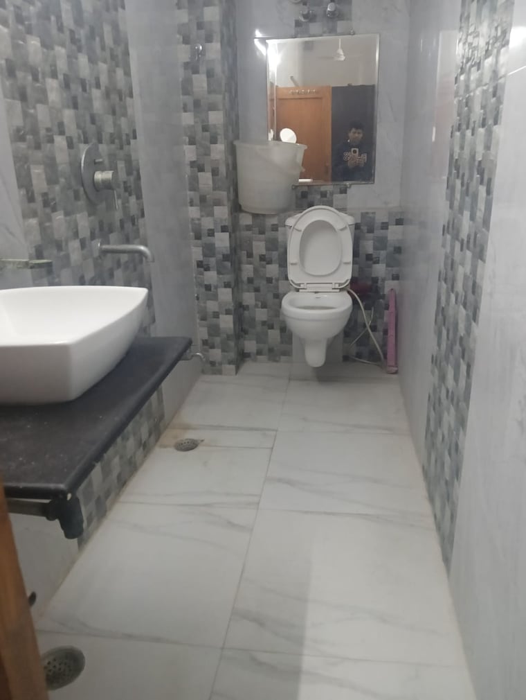 Bathroom, sector 56 3.5 Bedroom 300 Sq.Mt. Independent House In Sector 56 Noida 9301101