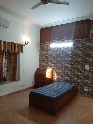 Living Room in 3.5 BHK Independent House at Sector 56 – for Rent