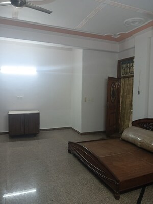 Room in 3.5 BHK Independent House at Sector 56 – for Rent