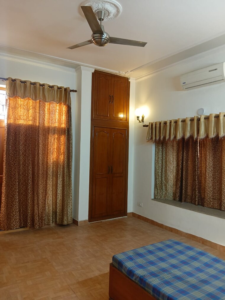 Living Room, sector 56 3.5 Bedroom 300 Sq.Mt. Independent House In Sector 56 Noida 9301101