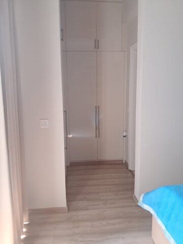 Room in 3.5 BHK Apartment at DLF The Ultima, Sector 81 – for Rent
