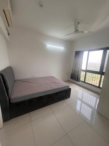 1 BHK Apartment For Rent in Amanora Gold Towers, Hadapsar