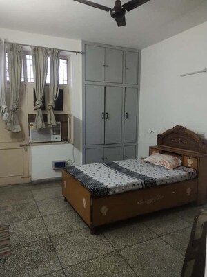 Room in 2.5 BHK Independent House at Sector 55 – for Rent