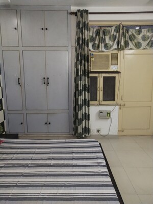 Room in 2.5 BHK Independent House at Sector 55 – for Rent