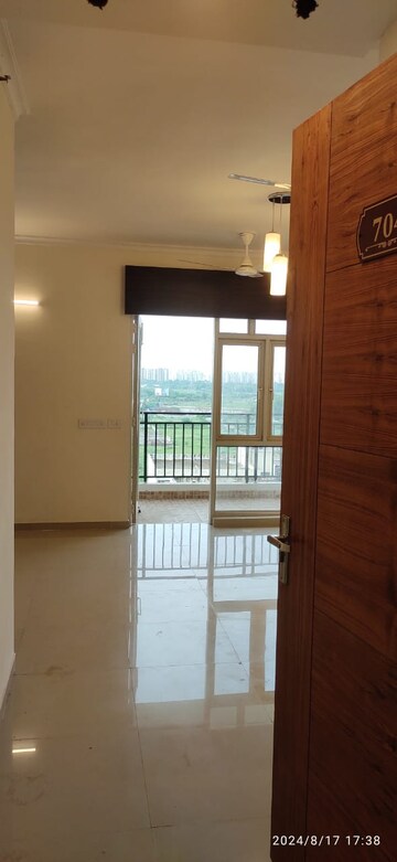 Master Bedroom in 3 BHK Apartment at Omaxe Waterscapes, Gomti Nagar – for Rent