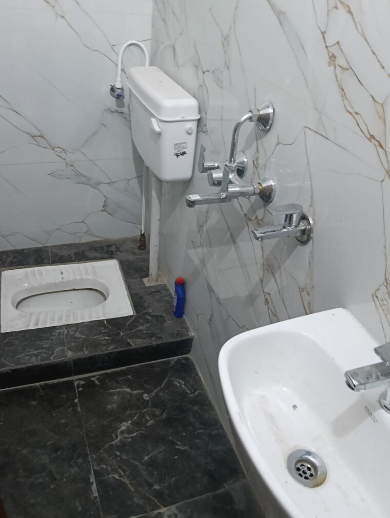 Bathroom, pir machalla 2 Bedroom 900 Sq.Ft. Builder Floor In Pir Machalla Zirakpur 9301079