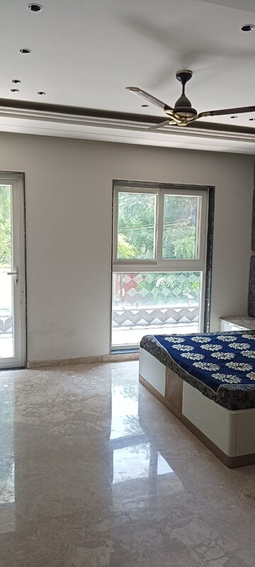 Bedroom in 4 BHK Builder Floor at Sector 17 – for Sale