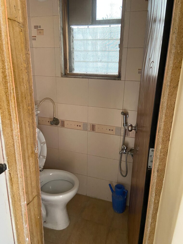 Bathroom, hari-om-heritage 3 Bedroom 1500 Sq.Ft. Apartment In Kharghar Navi Mumbai 9301155