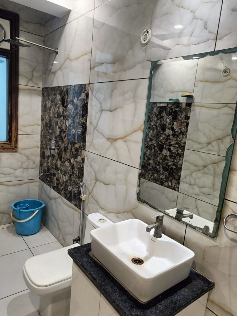 Bathroom, sector 55 2.5 Bedroom 1360 Sq.Ft. Builder Floor In Sector 55 Noida 9301199