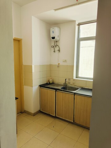 Room in 2.5 BHK Builder Floor at Smart World Gems, Sector 89 – for Rent