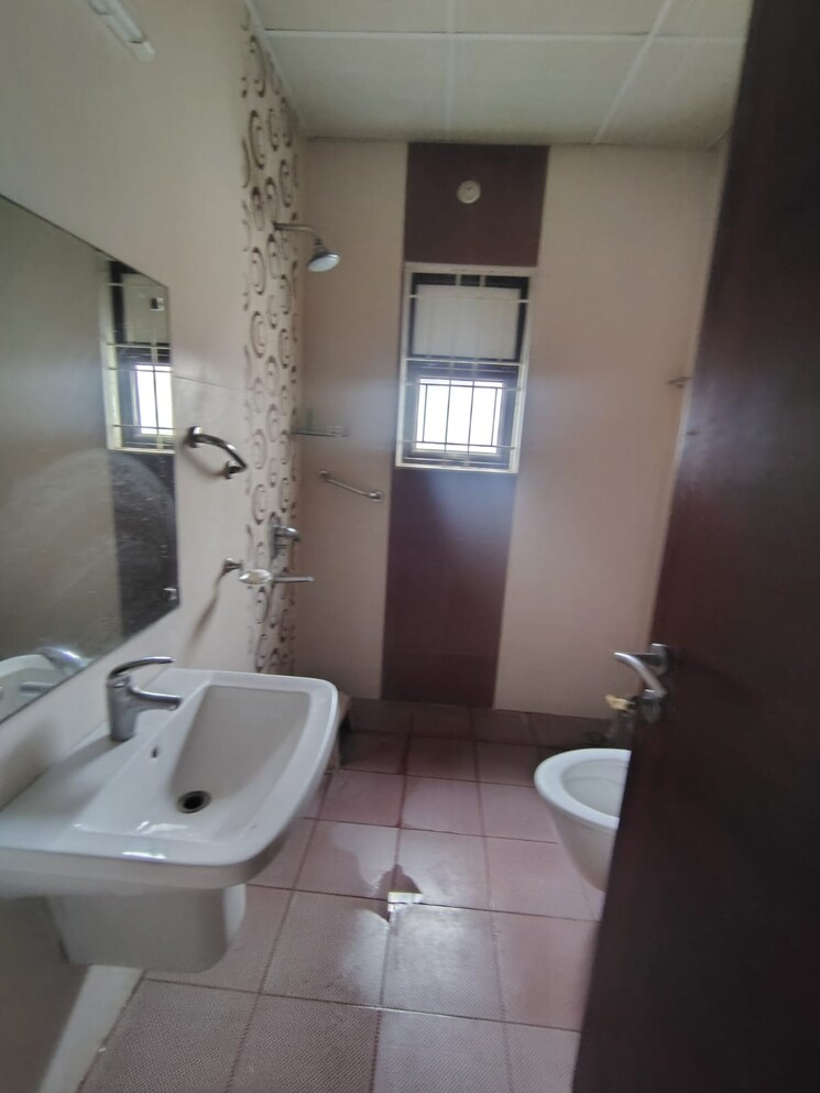 Bathroom, vessella-woods 4 Bedroom 4467 Sq.Ft. Villa In Serilingampally Hyderabad 9301221