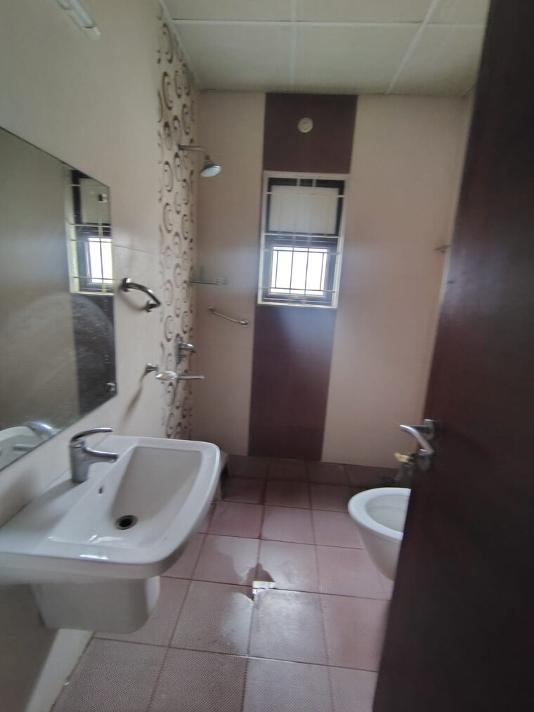 Bathroom, vessella-woods 4 Bedroom 4467 Sq.Ft. Villa In Serilingampally Hyderabad 9301221