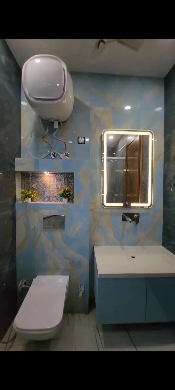 Bathroom, naraina industrial area phase 1 4 Bedroom 252 Sq.Yd. Builder Floor In Naraina Industrial Area Phase 1 Delhi 9301233