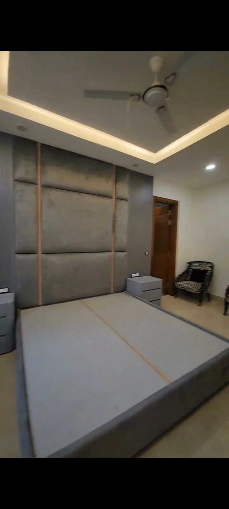 Room, naraina industrial area phase 1 4 Bedroom 252 Sq.Yd. Builder Floor In Naraina Industrial Area Phase 1 Delhi 9301233