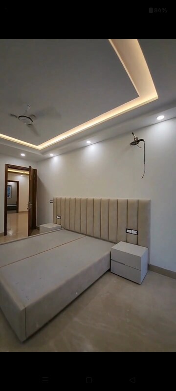 Room in 4 BHK Builder Floor at Naraina Industrial Area Phase 1 – for Sale