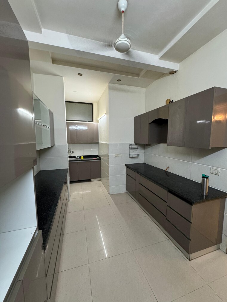 Kitchen, dlf-atria 3.5 Bedroom 3200 Sq.Ft. Builder Floor In Dlf Phase ii Gurgaon 9301229