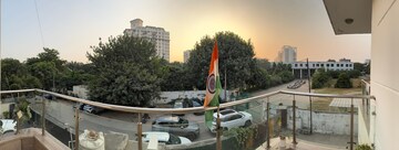 Balcony in 3.5 BHK Builder Floor at DLF Atria, Dlf Phase ii – for Rent