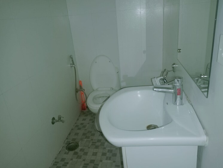 Bathroom, dlf phase i 3 Bedroom 200 Sq.Ft. Builder Floor In Dlf Phase I Gurgaon 9301228