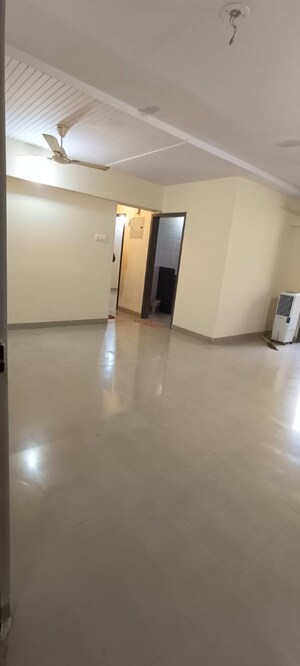 Room in 2.5 BHK Apartment at Madhav Palacia, Ghodbunder Road – for Rent
