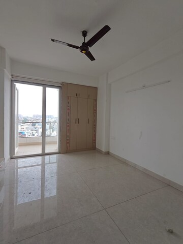 Room in 3 BHK Apartment at CHD Avenue 71, Sector 71 – for Rent