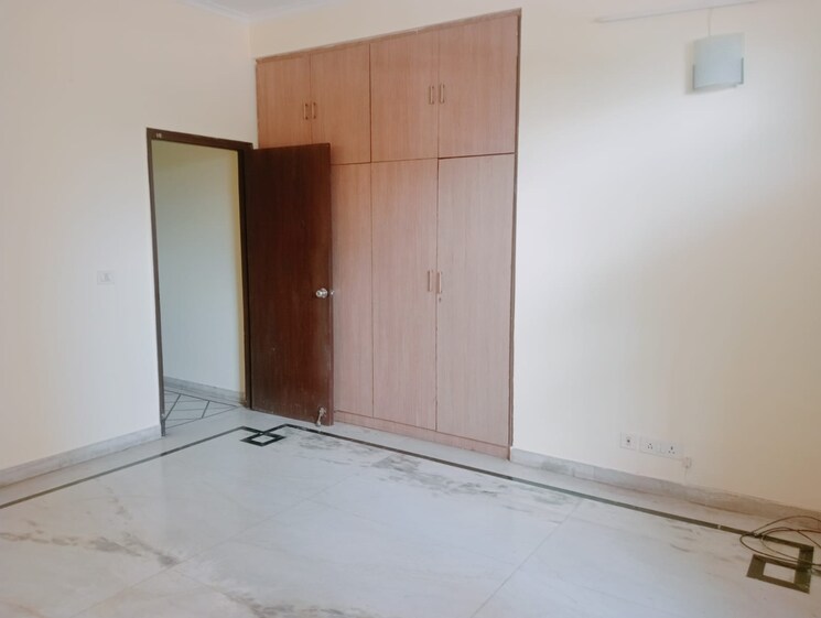 Room, dlf phase i 3 Bedroom 200 Sq.Ft. Builder Floor In Dlf Phase I Gurgaon 9301239