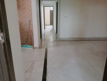 Room in 3 BHK Builder Floor at Dlf Phase ii – for Rent