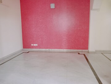 Room in 3 BHK Builder Floor at Dlf Phase ii – for Rent