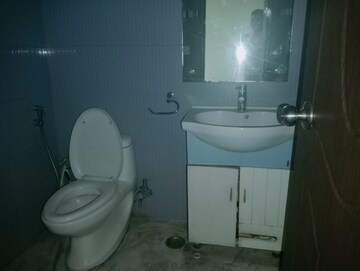 Bathroom in 3 BHK Builder Floor at Dlf Phase ii – for Rent