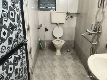 Bathroom in 2 BHK Apartment at Florida Apartment, Andheri West – for Sale
