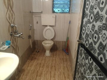 Bathroom in 2 BHK Apartment at Florida Apartment, Andheri West – for Sale