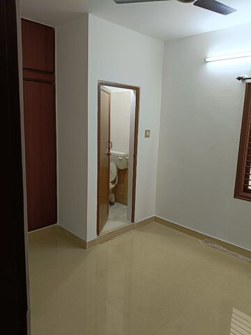 Living Room in 2 BHK Apartment at Jayanagar – for Rent