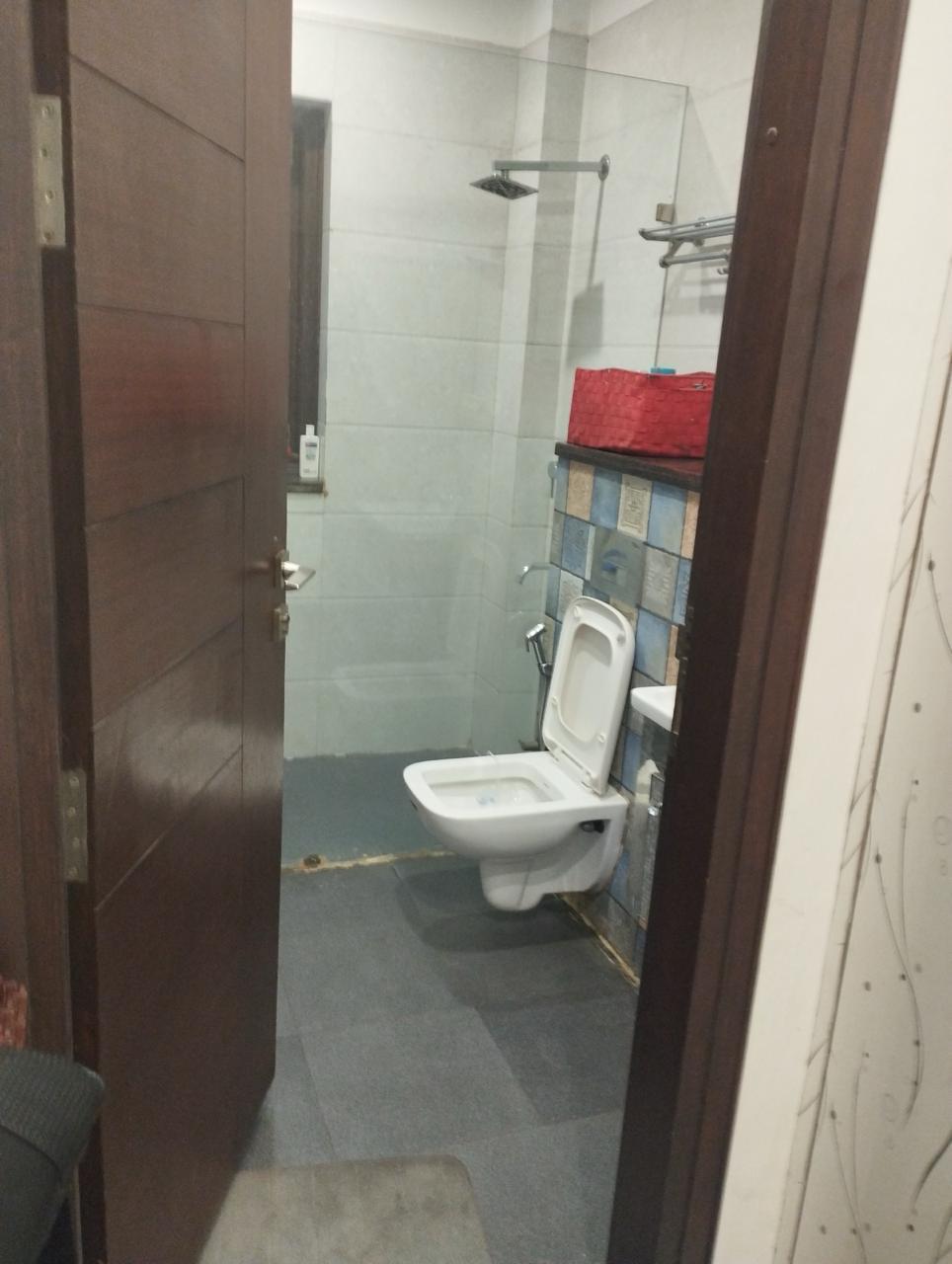 Bathroom in 3 BHK Builder Floor at Dlf Phase ii – for Rent