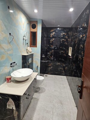 Team Area in 1.5 BHK Builder Floor at Shalimar Garden – for Sale