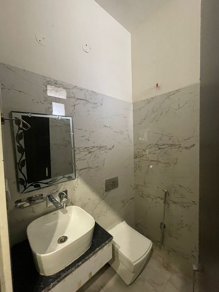 Bathroom, dara-orange-homes 2 Bedroom 1200 Sq.Ft. Apartment In Lohgarh Zirakpur 9301311