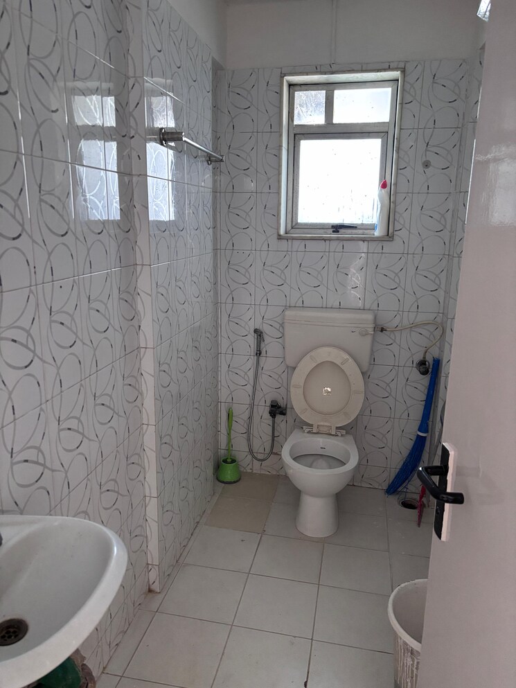 Bathroom, grenville-chs 2 Bedroom 800 Sq.Ft. Apartment In Andheri West Mumbai 9301302