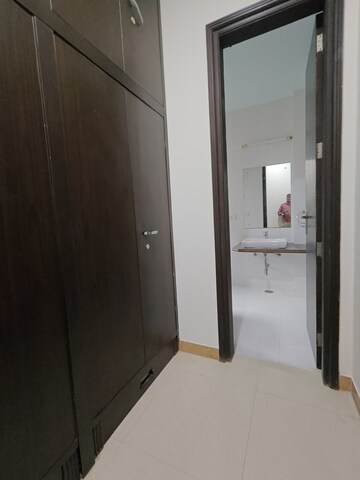 Room in 3 BHK Builder Floor at Dlf Phase ii – for Rent