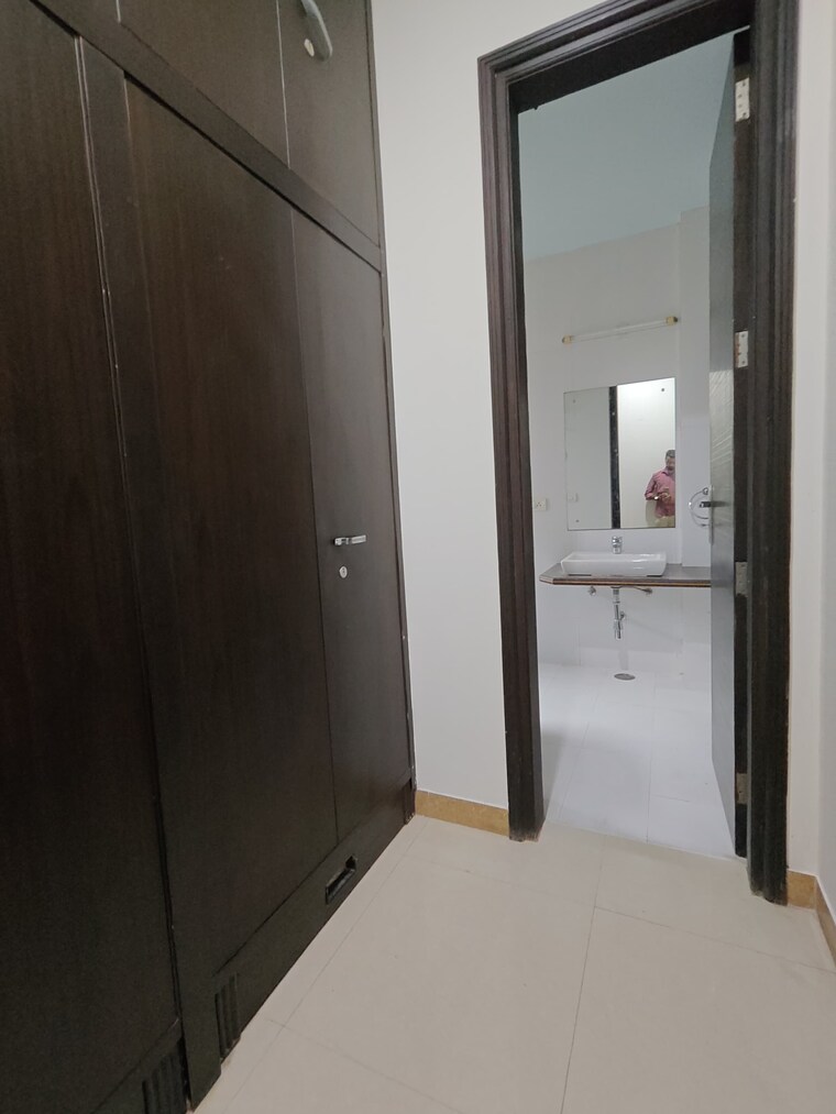 Room, dlf phase ii 3 Bedroom 2000 Sq.Ft. Builder Floor In Dlf Phase ii Gurgaon 9301357