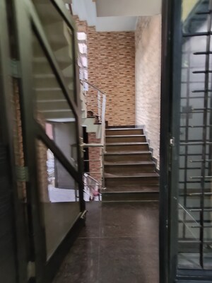 Staircase in 3 BHK Builder Floor at Dlf Phase ii – for Rent