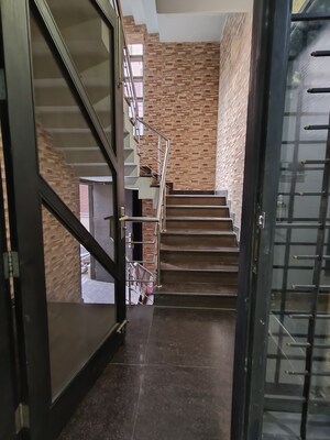 Staircase in 3 BHK Builder Floor at Dlf Phase ii – for Rent