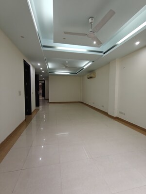 Kitchen in 3 BHK Builder Floor at Dlf Phase ii – for Rent