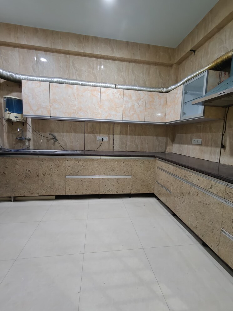 Kitchen, dlf phase ii 3 Bedroom 2000 Sq.Ft. Builder Floor In Dlf Phase ii Gurgaon 9301357