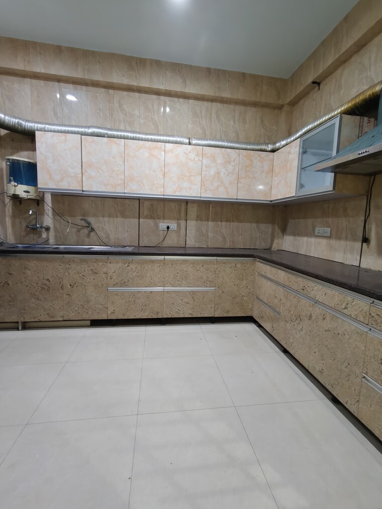 Kitchen, dlf phase ii 3 Bedroom 2000 Sq.Ft. Builder Floor In Dlf Phase ii Gurgaon 9301357