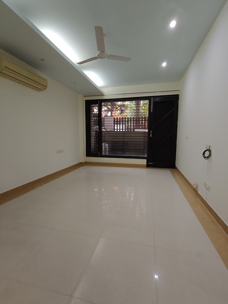 Room, dlf phase ii 3 Bedroom 2000 Sq.Ft. Builder Floor In Dlf Phase ii Gurgaon 9301357